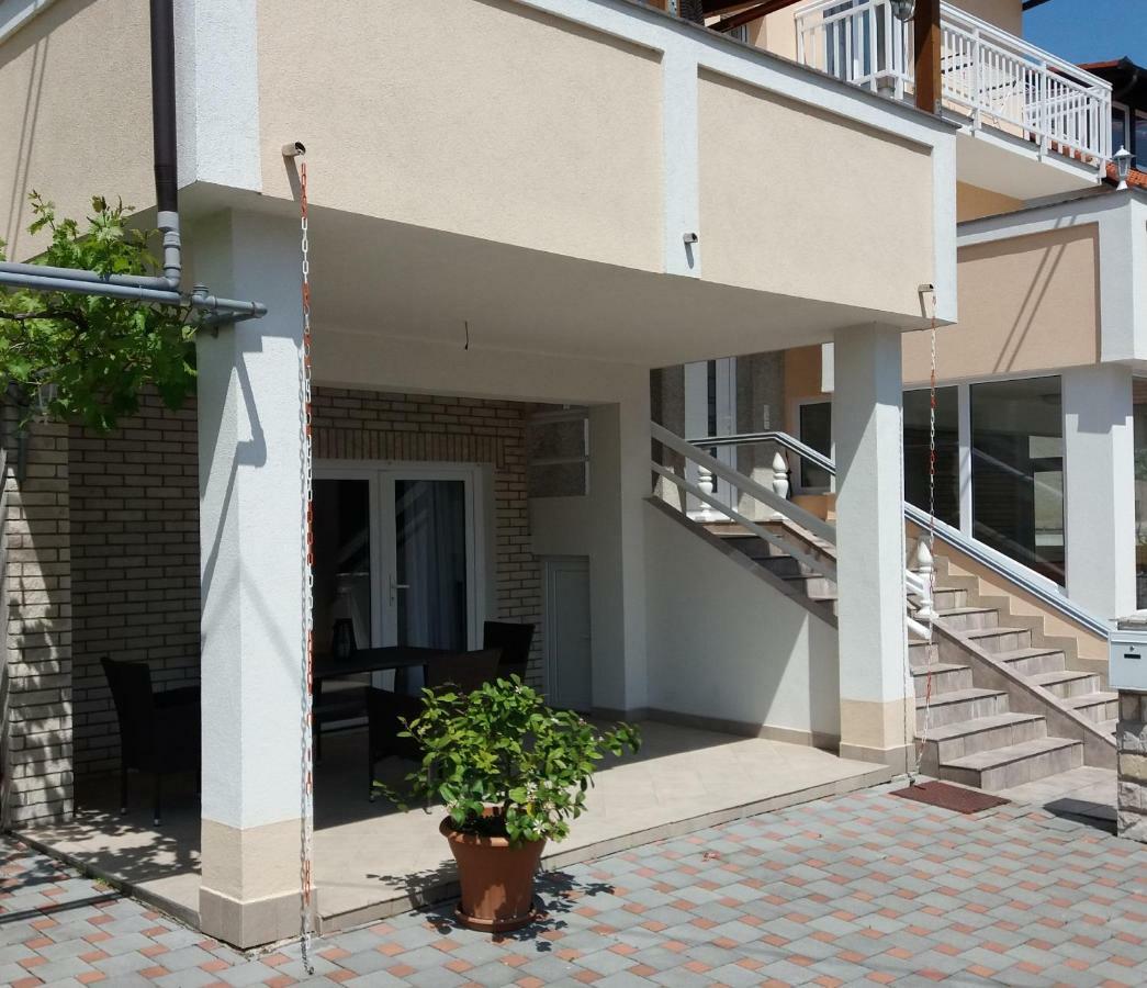 Apartman Luka Ливно Экстерьер фото